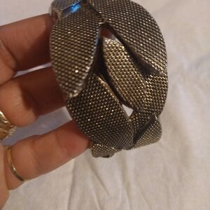 Textured Metal Leaf Link Bracelet in Gunmetal